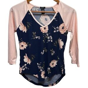 Rue21 Women’s 3/4 Sleeve V-Neck Floral Shirt